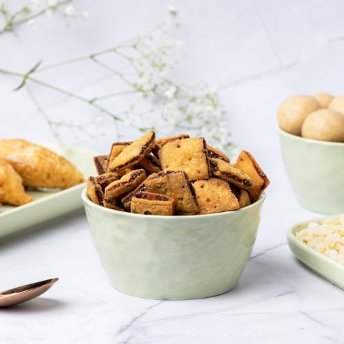 Sapre's Sandwich Shankarpale | Shakkarpara | Sweet & Spicy Shakarpare | Shankarpali | Namkeen | Crispy and Crunchy | Teatime Snacks | Maharashtrian Snack | No Added Preservatives/Colors | Pack of 2-200gm Each
