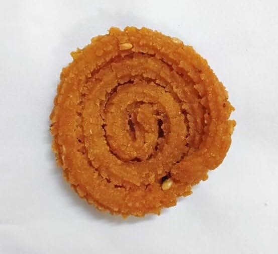 CIIGNOH Home-made Crispy Chakali - Traditional Indian Snack | Fried in Sunflower Oil | No Garlic | No Preservatives | The Perfect Tea Time Snack - 250 grams